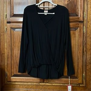 NWT Black Hi-Low Long Sleeve Lattice Front Top